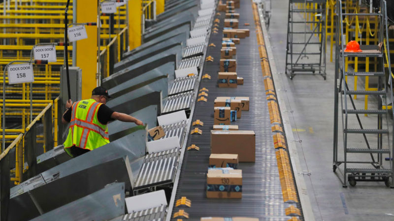 ▲ As more people shop online and expect delivery of goods within a few hours, large-format retail properties close to major cities could have a better use as last-mile logistics facilities.